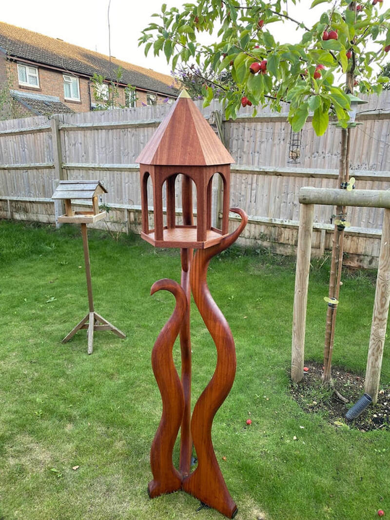 Tzeentchian bird table for a Blue Scribe.